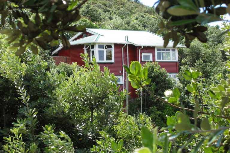 Photo of property in 26 Cave Road, Houghton Bay, Wellington, 6023