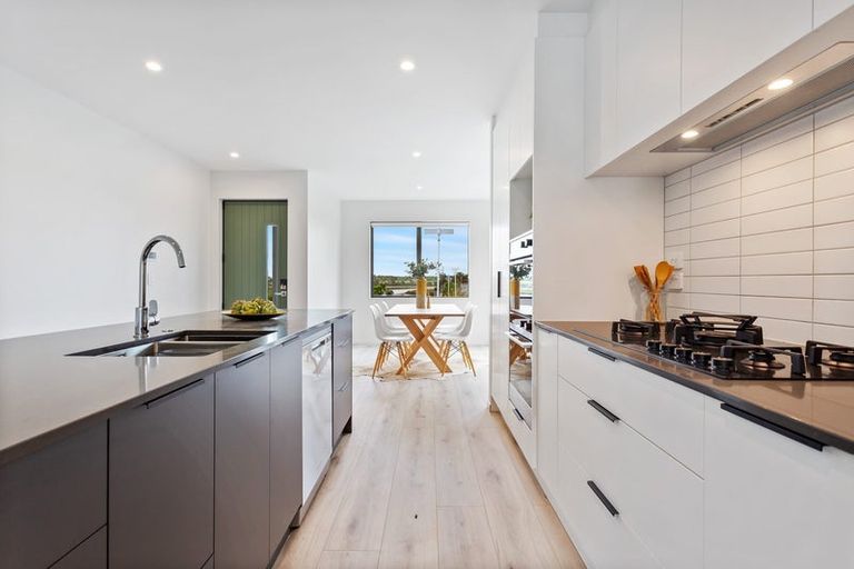 Photo of property in 30 Park Green Avenue, Rosehill, Papakura, 2113