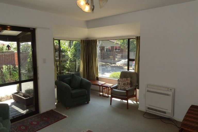 Photo of property in 4 Gatonby Place, Avonhead, Christchurch, 8042