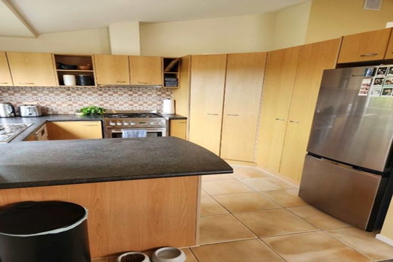 Photo of property in 11/76 Target Road, Totara Vale, Auckland, 0629