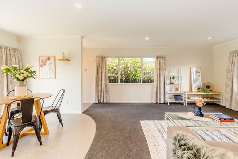 Photo of property in 2 Te Uruhi Grove, Paraparaumu, 5032