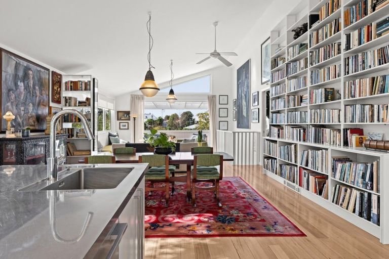 Photo of property in 6 Finnis Lane, Hospital Hill, Napier, 4110