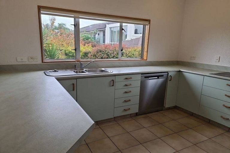 Photo of property in 84a Marine Parade, Mellons Bay, Auckland, 2014