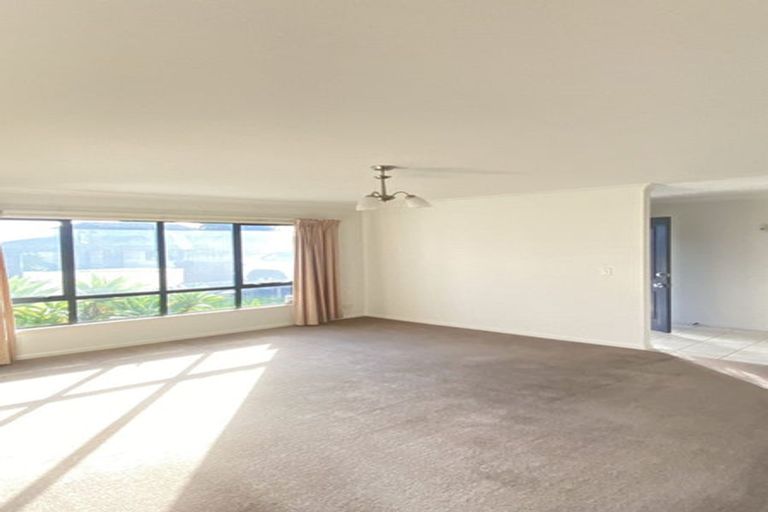 Photo of property in 10 Scarlet Oak Drive, Schnapper Rock, Auckland, 0632
