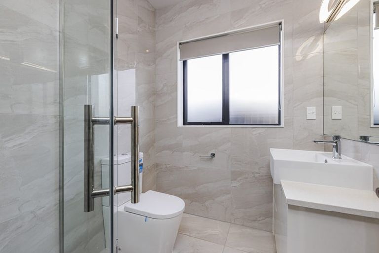 Photo of property in 76 Twin Parks Rise, Papakura, 2110