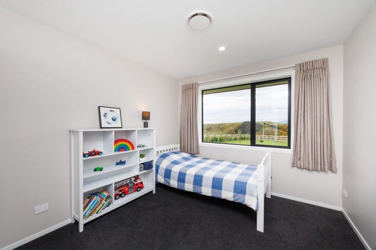 Photo of property in 180 Kingsdale Park Drive, Aokautere, Palmerston North, 4471