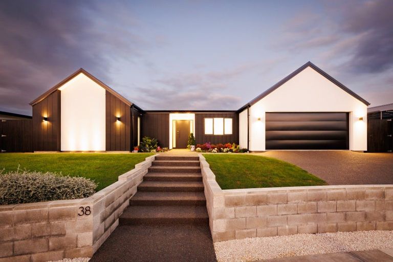 Photo of property in 38 Ashford Avenue, Hokowhitu, Palmerston North, 4410