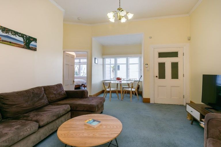 Photo of property in 218 Oriental Parade, Oriental Bay, Wellington, 6011