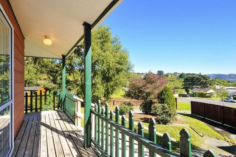 Photo of property in 19 Oaklands Grove, Clouston Park, Upper Hutt, 5018