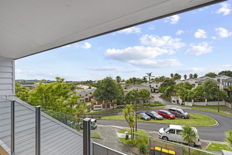 Photo of property in 3/17 Pannill Place, Oteha, Auckland, 0632