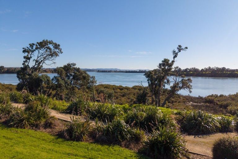 Photo of property in 34 Tahuna Minhinnick Drive, Glenbrook, 2681