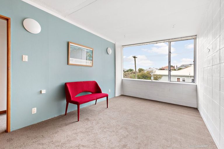 Photo of property in Beresford Apartments, 7/118 Russell Terrace, Berhampore, Wellington, 6023