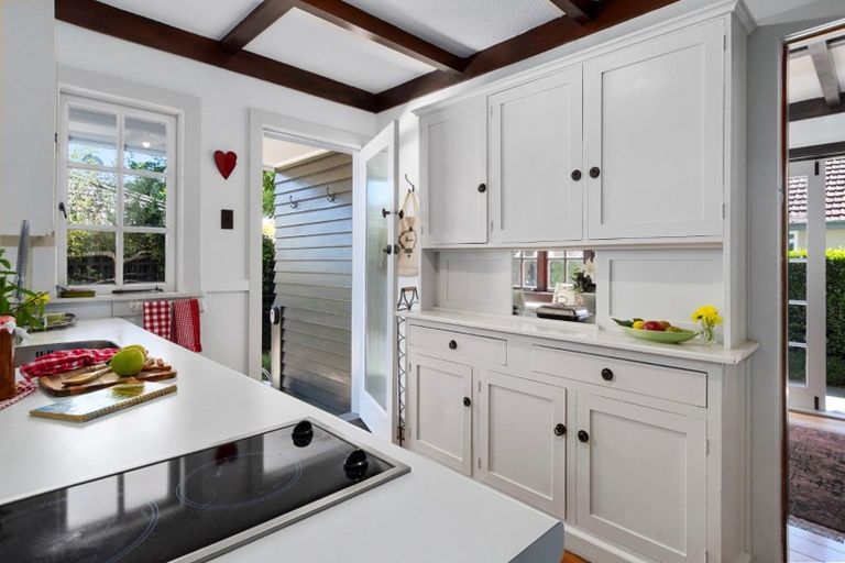 Photo of property in 379a Devonport Road, Tauranga South, Tauranga, 3112