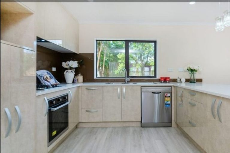 Photo of property in 22a Kamara Road, Glen Eden, Auckland, 0602