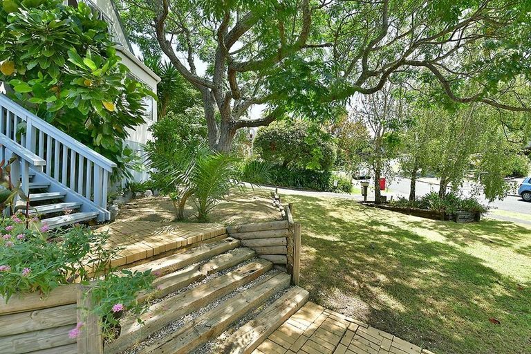 Photo of property in 16 Kenneth Hopper Place, Manly, Whangaparaoa, 0930