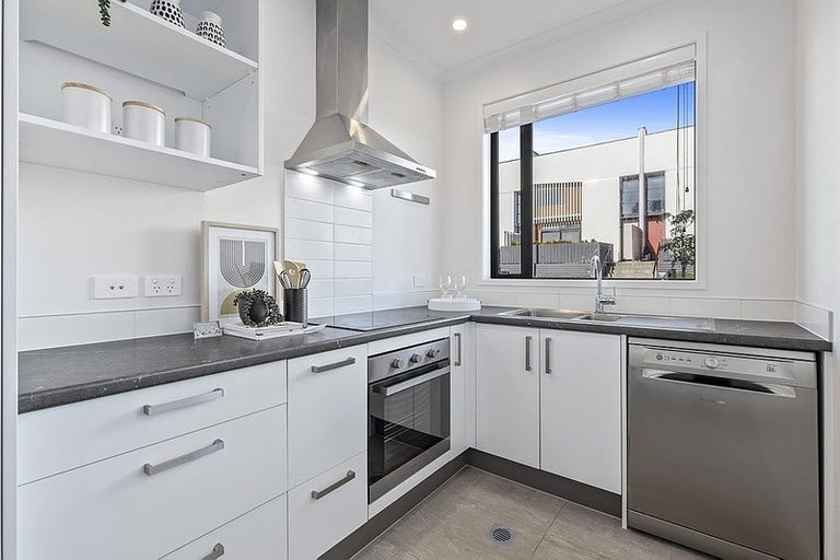 Photo of property in 16 Frank Gill Road, Hobsonville, Auckland, 0616