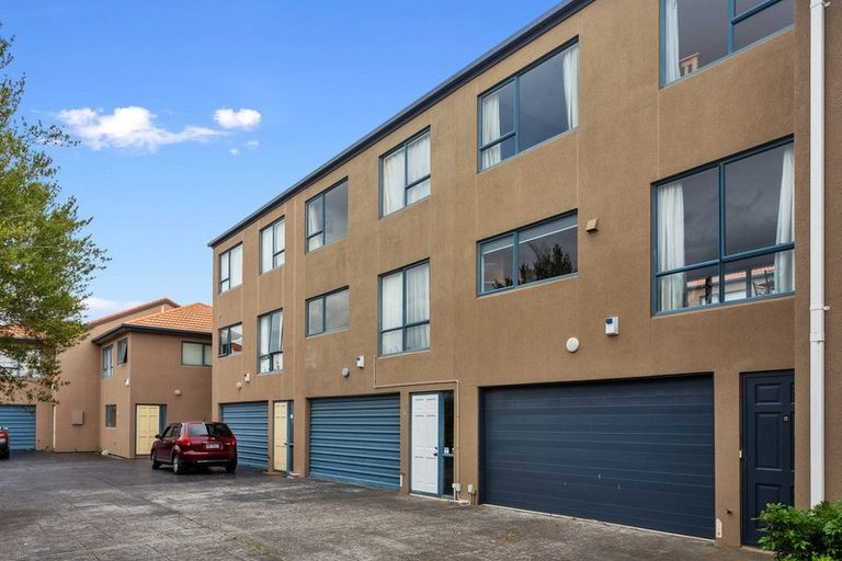 Photo of property in 2/274 Armagh Street, Christchurch Central, Christchurch, 8011