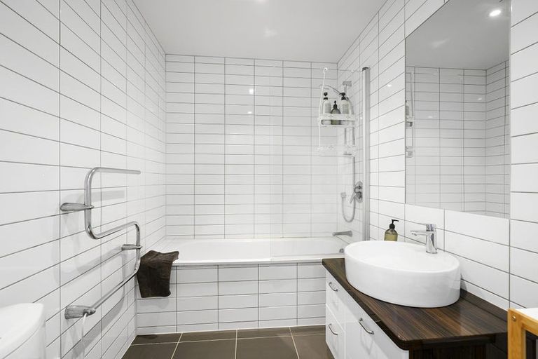 Photo of property in Zenith Apartments, 402/10 Fox Street, Parnell, Auckland, 1052