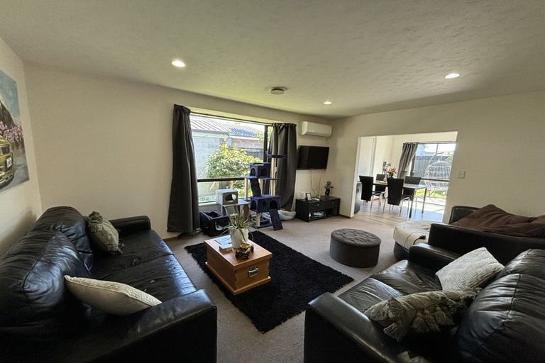 Photo of property in 2/21b Northcote Road, Northcote, Christchurch, 8052