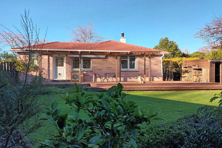 Photo of property in 1 Hughan Place, Carterton, 5713