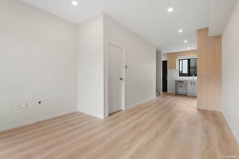 Photo of property in 55e Redwood Drive, Massey, Auckland, 0614