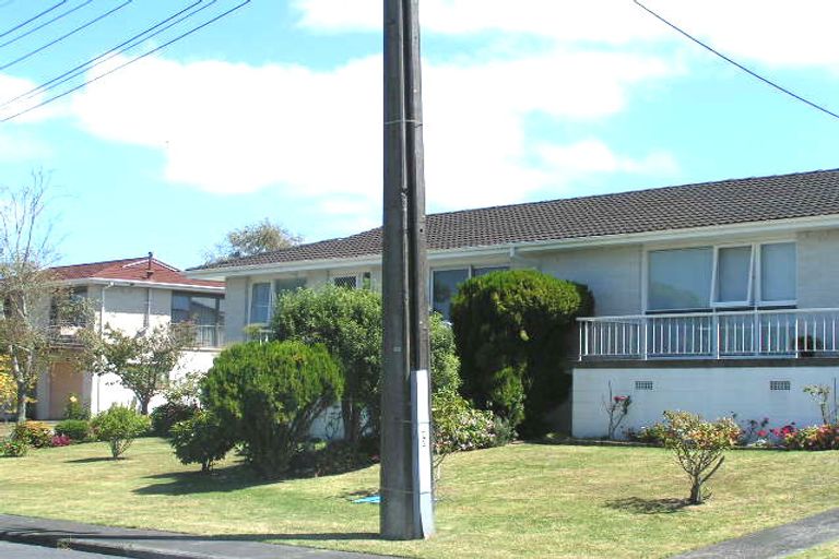 Photo of property in 3/124 Onewa Road, Northcote, Auckland, 0627