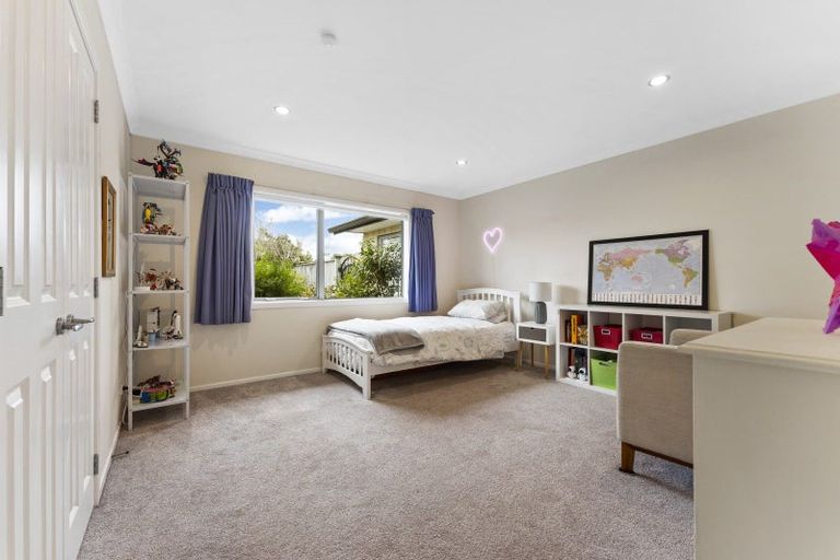 Photo of property in 32 Titoki Road, Waikanae Beach, Waikanae, 5036