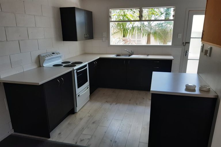 Photo of property in 1/34 Stanley Road, Glenfield, Auckland, 0629