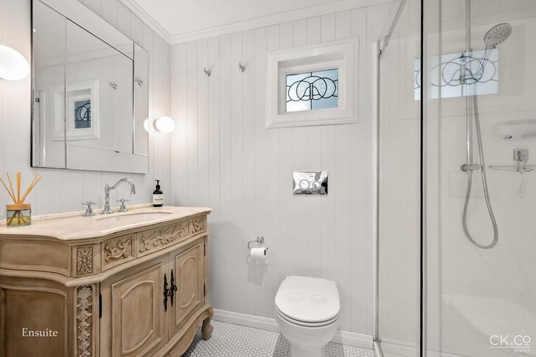 Photo of property in 2 Barton Road, Heretaunga, Upper Hutt, 5018