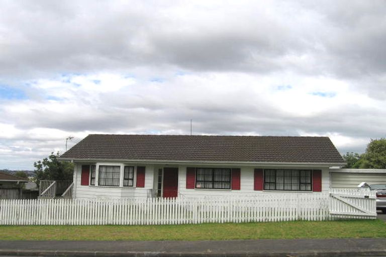 Photo of property in 13 Madigan Place, Glendene, Auckland, 0602