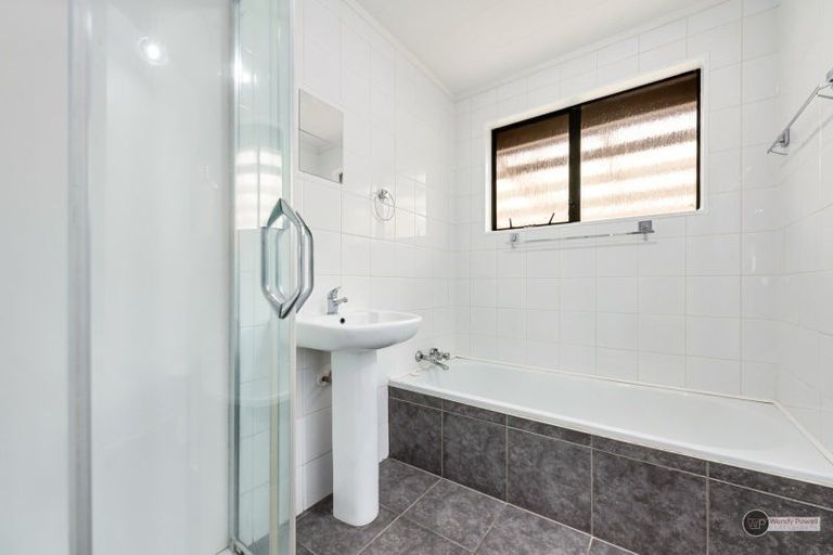 Photo of property in 68a Gemstone Drive, Birchville, Upper Hutt, 5018