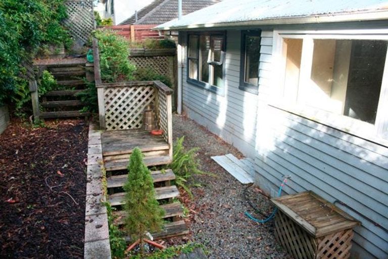 Photo of property in 25 Montreal Grove, Kingston, Wellington, 6021