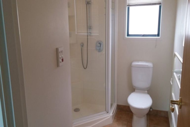 Photo of property in 2/15 Quebec Road, Milford, Auckland, 0620