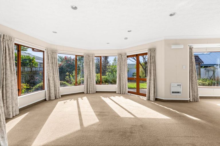 Photo of property in 16 Knightsbridge Place, Taradale, Napier, 4112