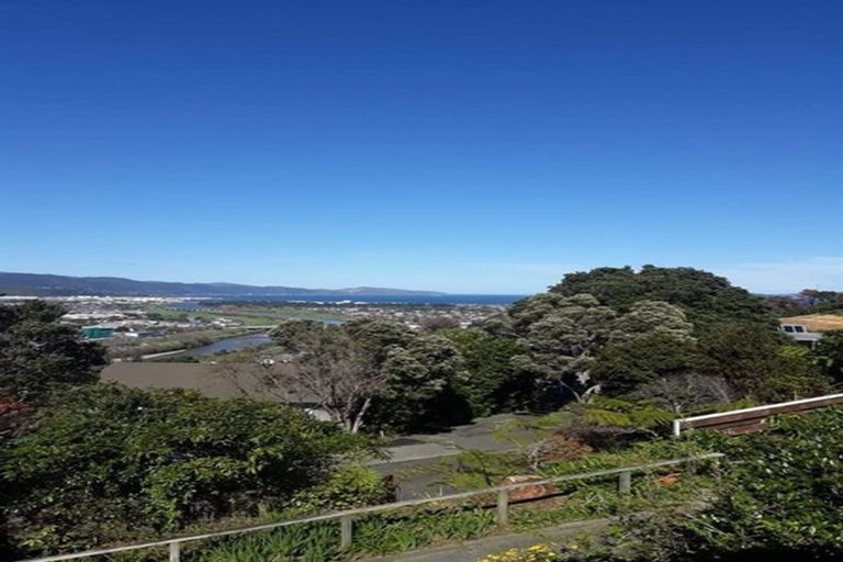 Photo of property in 28 City View Grove, Harbour View, Lower Hutt, 5010