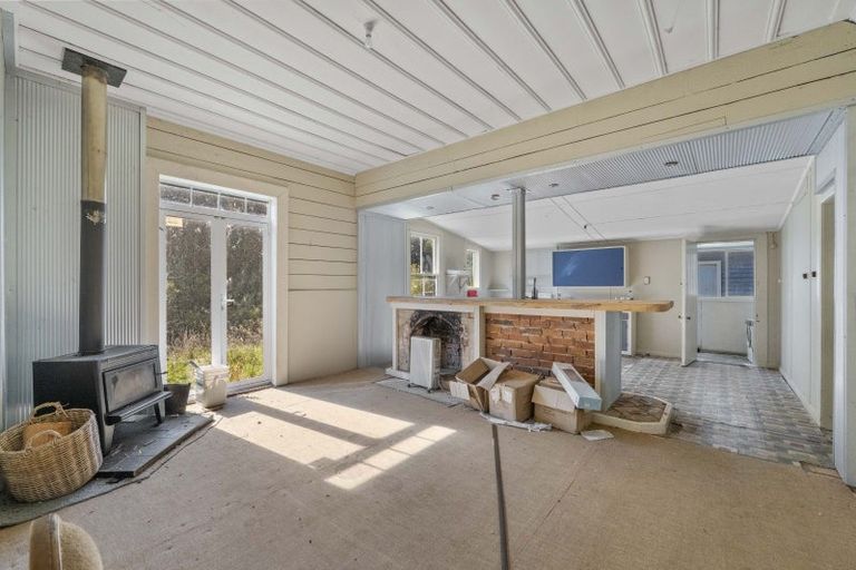 Photo of property in 2560 Rawhitiroa Road, Matemateaonga, Eltham, 4399