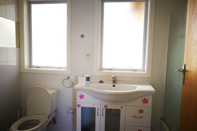 Photo of property in 10 Barron Drive, Green Bay, Auckland, 0604