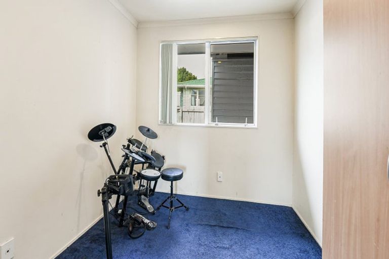 Photo of property in 59 Sylvan Crescent, Te Atatu South, Auckland, 0610