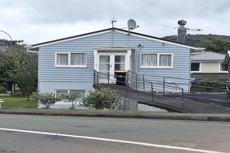 Photo of property in 22 Nicholson Road, Khandallah, Wellington, 6035