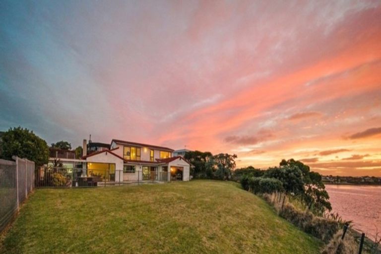 Photo of property in 33 William Bryan Drive, Half Moon Bay, Auckland, 2012