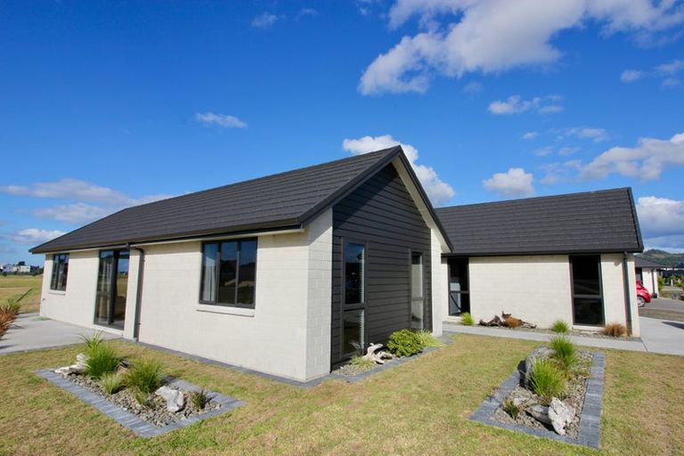 Photo of property in 3 Awatea Drive, Whitianga, 3510