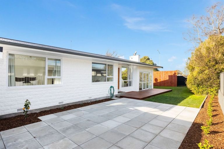 Photo of property in 19 Camelia Place, Islington, Christchurch, 8042