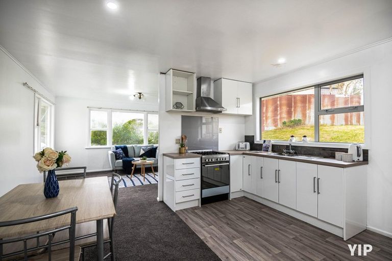 Photo of property in 1b Link Road, Newlands, Wellington, 6037