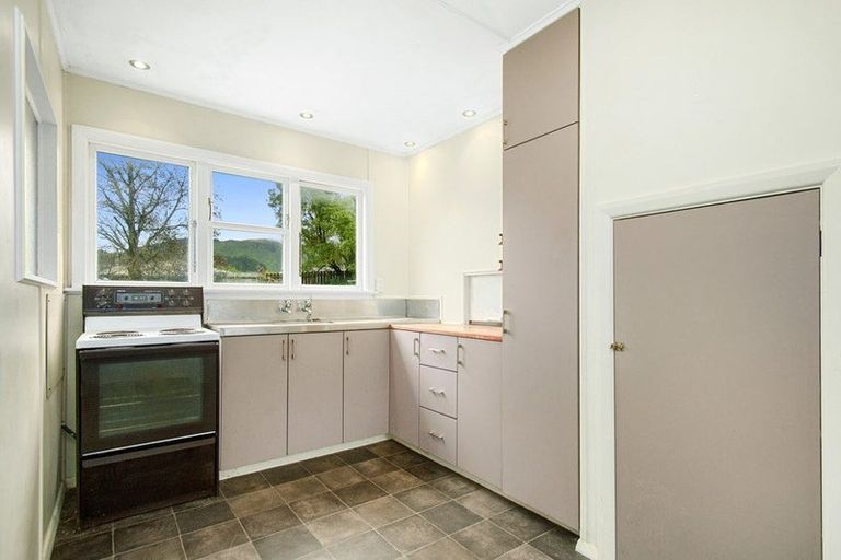 Photo of property in 30 Roberts Street, Tawa, Wellington, 5028