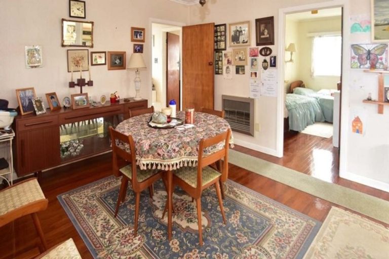 Photo of property in 67 Forrest Hill Road, Milford, Auckland, 0620