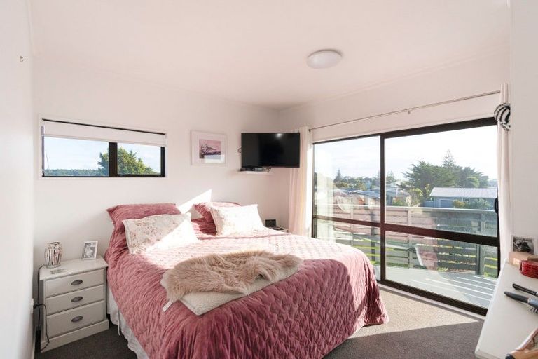 Photo of property in 64 Kahukura Avenue, Waitarere Beach, Levin, 5510