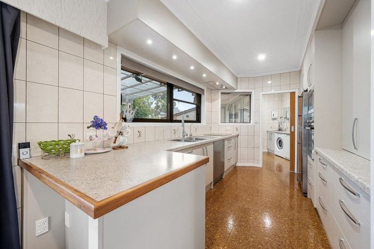 Photo of property in 37 Parkhill Road, Mellons Bay, Auckland, 2014