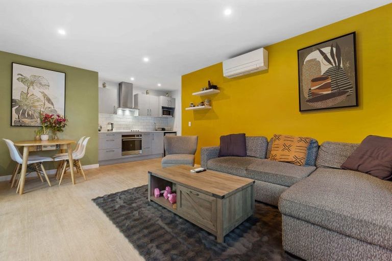 Photo of property in 42 Tui Drive, Mount Creighton, Queenstown, 9371