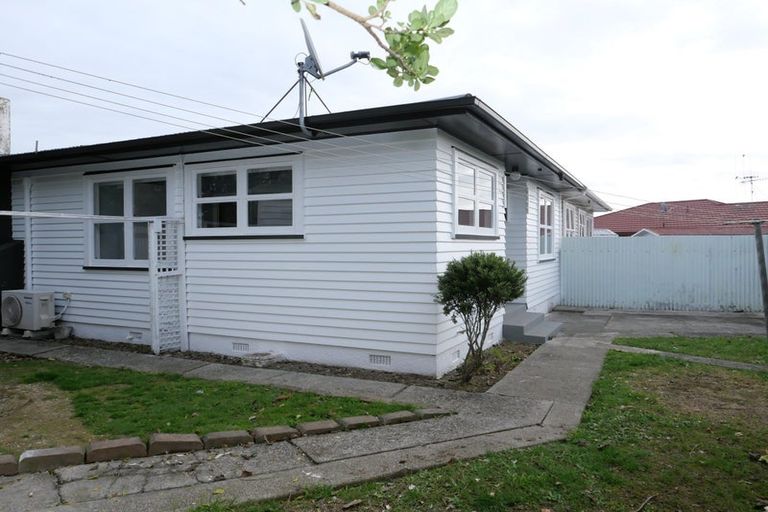 Photo of property in 1 Huia Place, Levin, 5510