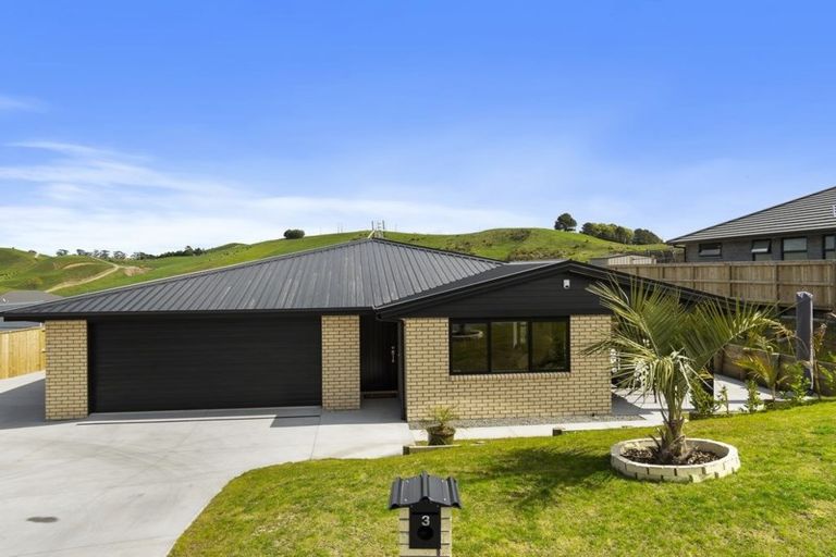 Photo of property in 3 Moira Close, Welcome Bay, Tauranga, 3175